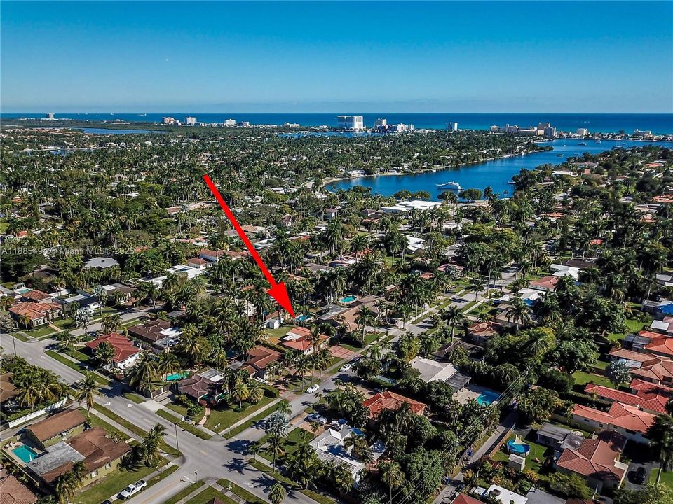 合同活跃: $1,895,000 (4 贝兹, 4 浴室, 2346 平方英尺)