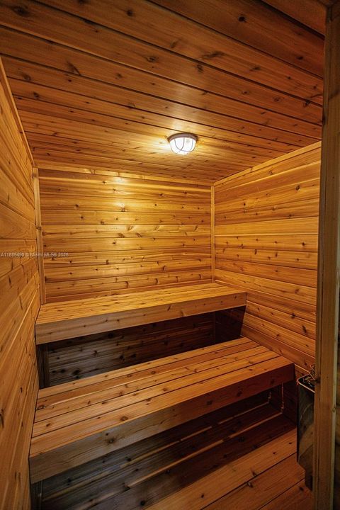 В аренду: $30,000 (6 спален, 4 ванн, 6112 Квадратных фут)