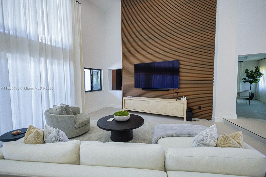 В аренду: $30,000 (6 спален, 4 ванн, 6112 Квадратных фут)