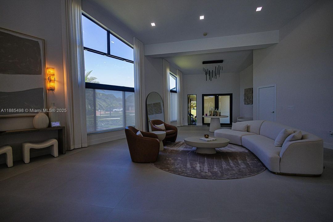 В аренду: $30,000 (6 спален, 4 ванн, 6112 Квадратных фут)