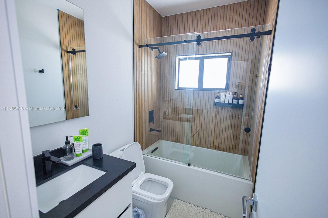 В аренду: $30,000 (6 спален, 4 ванн, 6112 Квадратных фут)