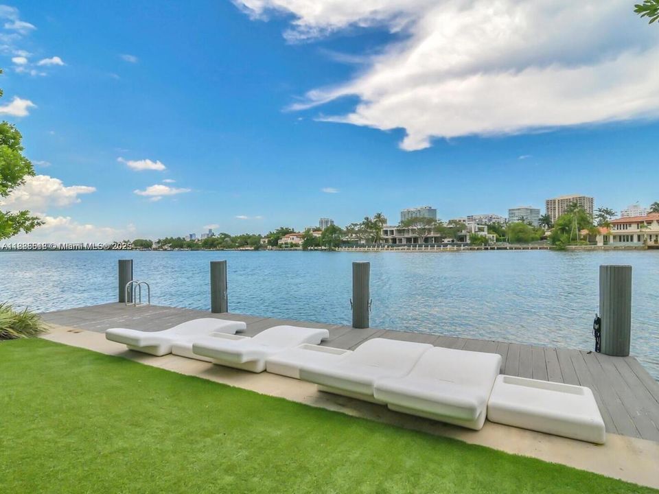 合同活跃: $5,000 (2 贝兹, 2 浴室, 1142 平方英尺)