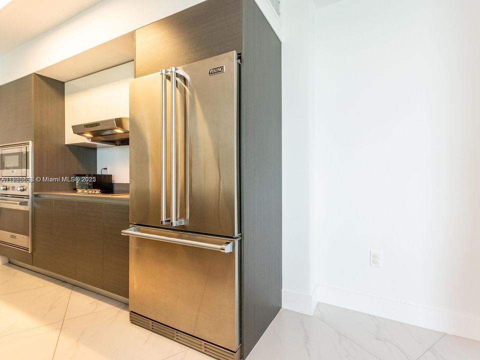 合同活跃: $5,000 (2 贝兹, 2 浴室, 1142 平方英尺)