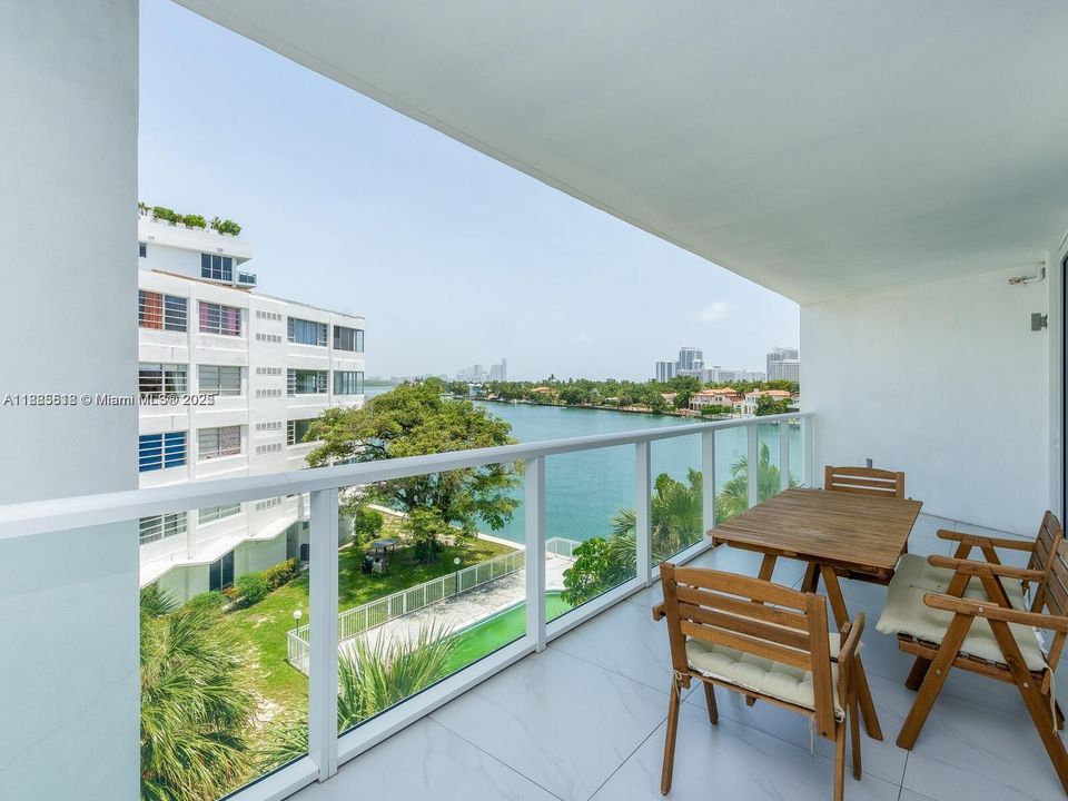 合同活跃: $5,000 (2 贝兹, 2 浴室, 1142 平方英尺)