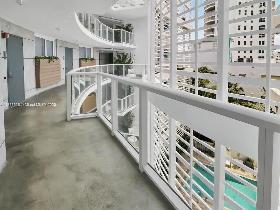 合同活跃: $5,000 (2 贝兹, 2 浴室, 1142 平方英尺)