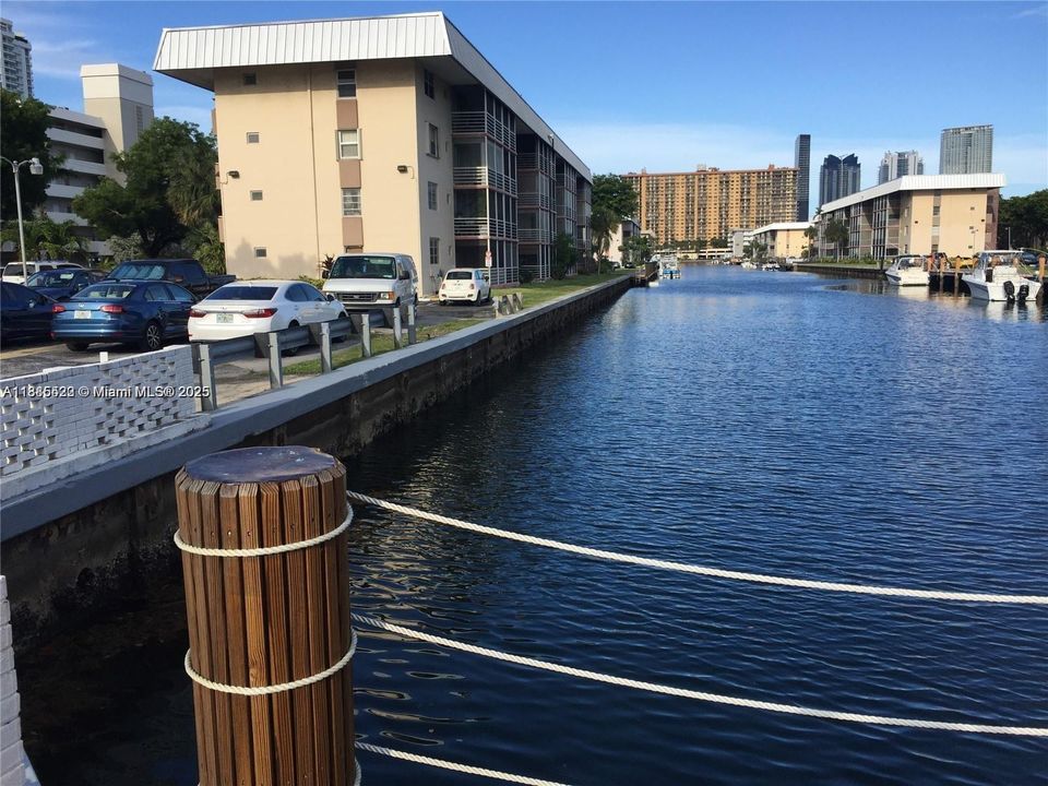 For Sale: $205,000 (1 beds, 1 baths, 812 Square Feet)