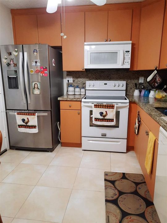 For Sale: $205,000 (1 beds, 1 baths, 812 Square Feet)
