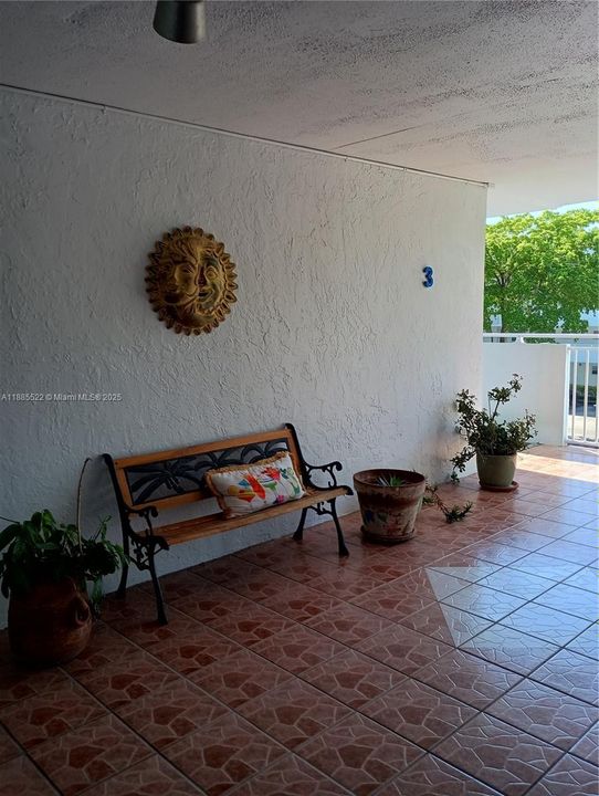 For Sale: $205,000 (1 beds, 1 baths, 812 Square Feet)