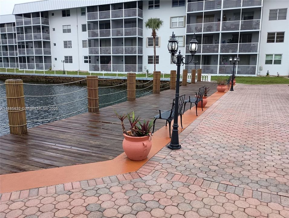 For Sale: $205,000 (1 beds, 1 baths, 812 Square Feet)