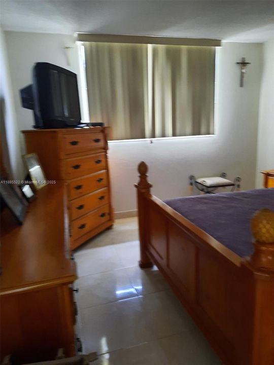 For Sale: $205,000 (1 beds, 1 baths, 812 Square Feet)