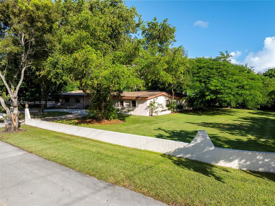 На продажу: $3,249,000 (3 спален, 3 ванн, 3223 Квадратных фут)