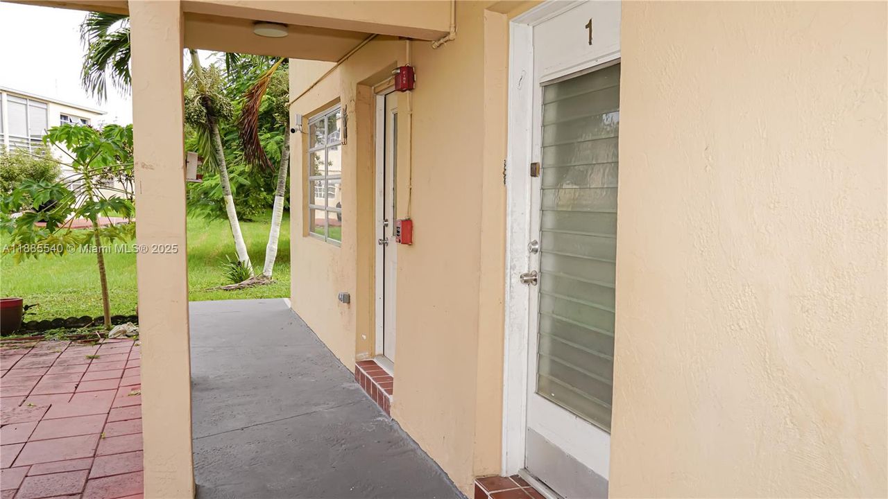 Active With Contract: $159,000 (2 beds, 2 baths, 903 Square Feet)