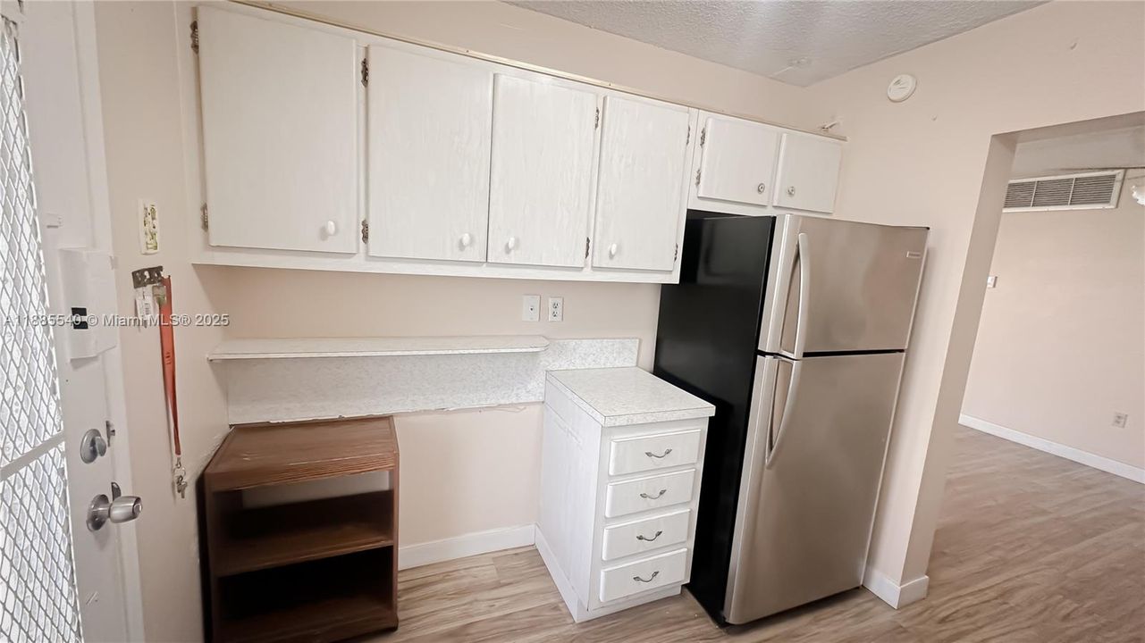 Active With Contract: $159,000 (2 beds, 2 baths, 903 Square Feet)