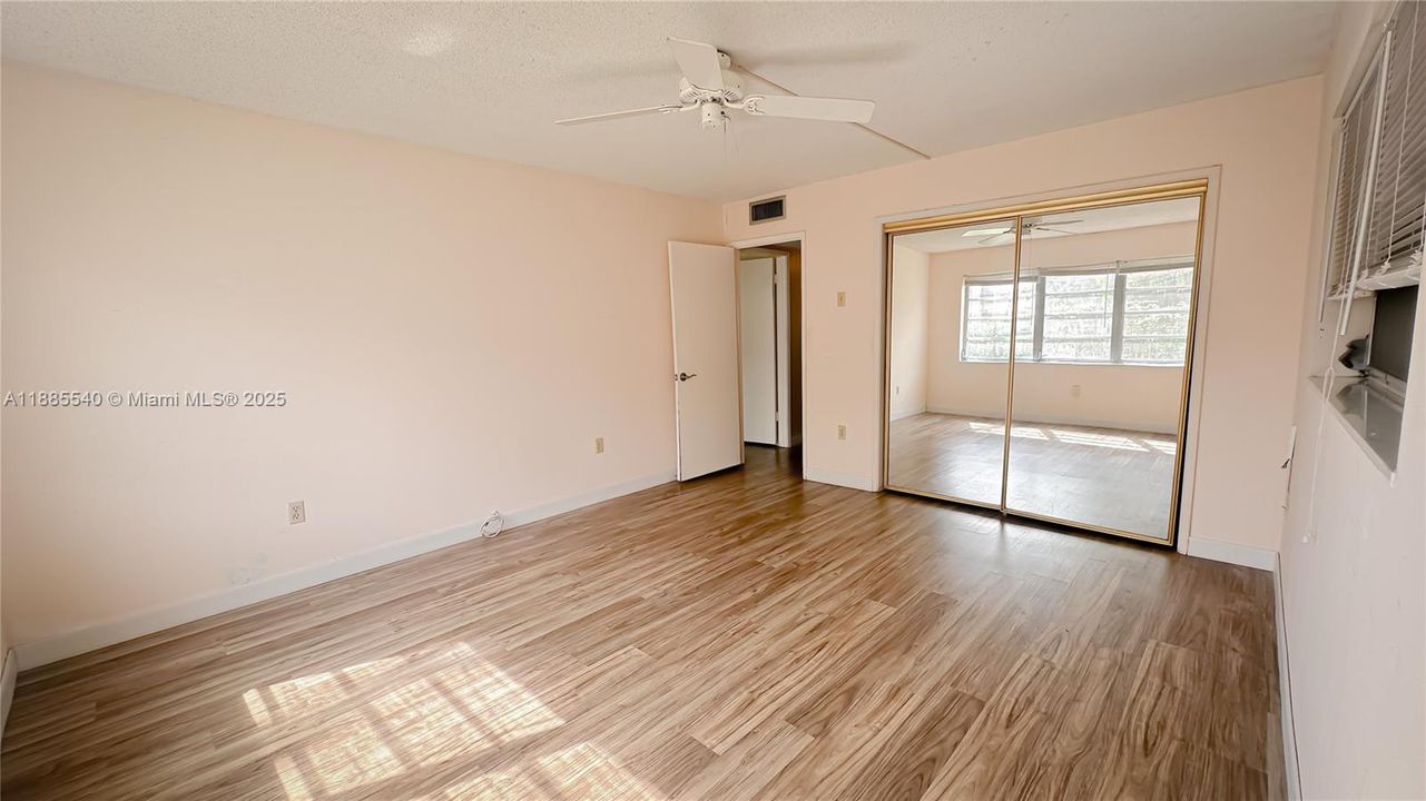 Active With Contract: $159,000 (2 beds, 2 baths, 903 Square Feet)