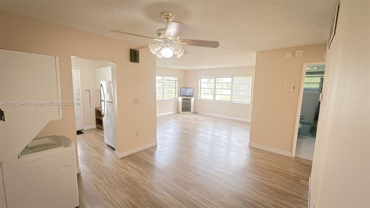 Active With Contract: $159,000 (2 beds, 2 baths, 903 Square Feet)