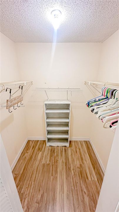 Active With Contract: $159,000 (2 beds, 2 baths, 903 Square Feet)