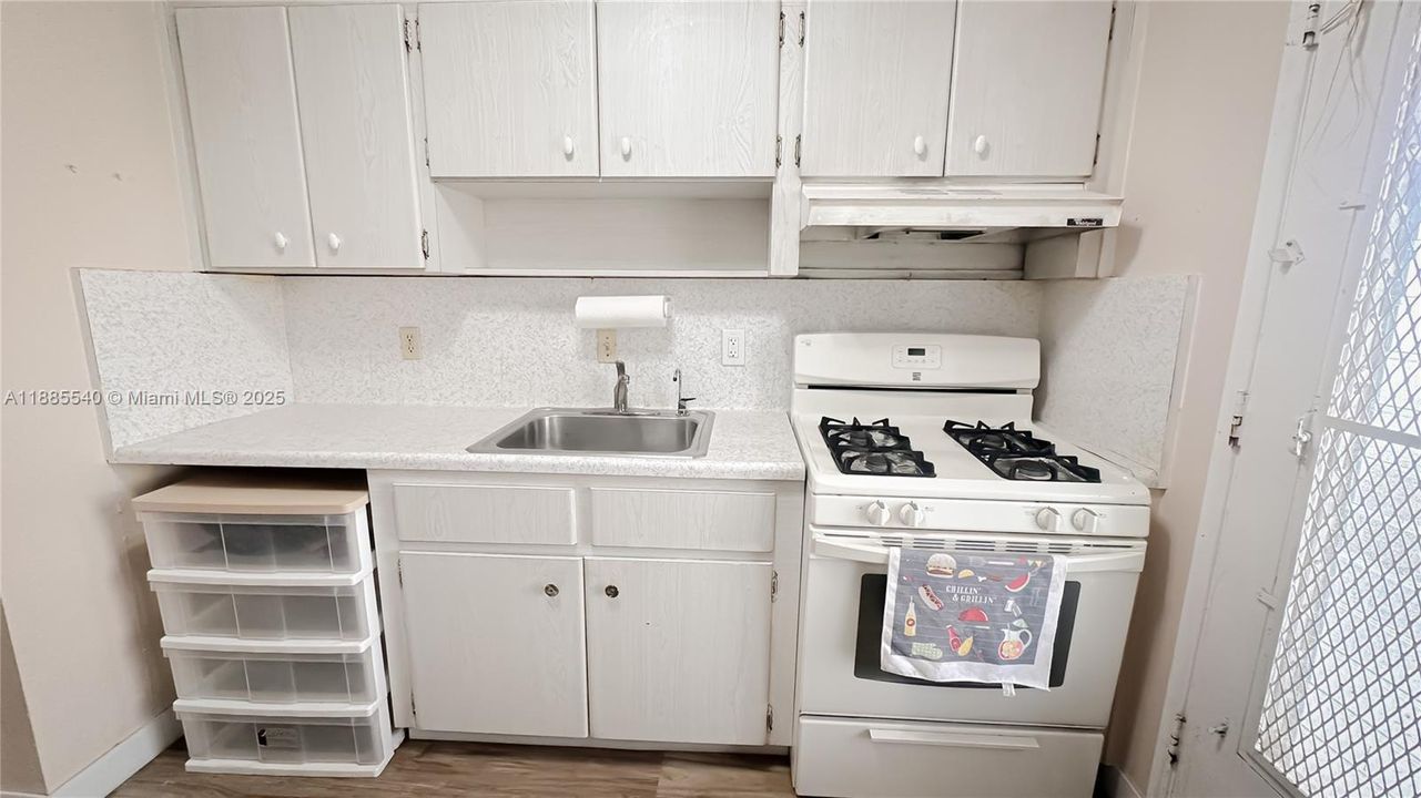 Active With Contract: $159,000 (2 beds, 2 baths, 903 Square Feet)