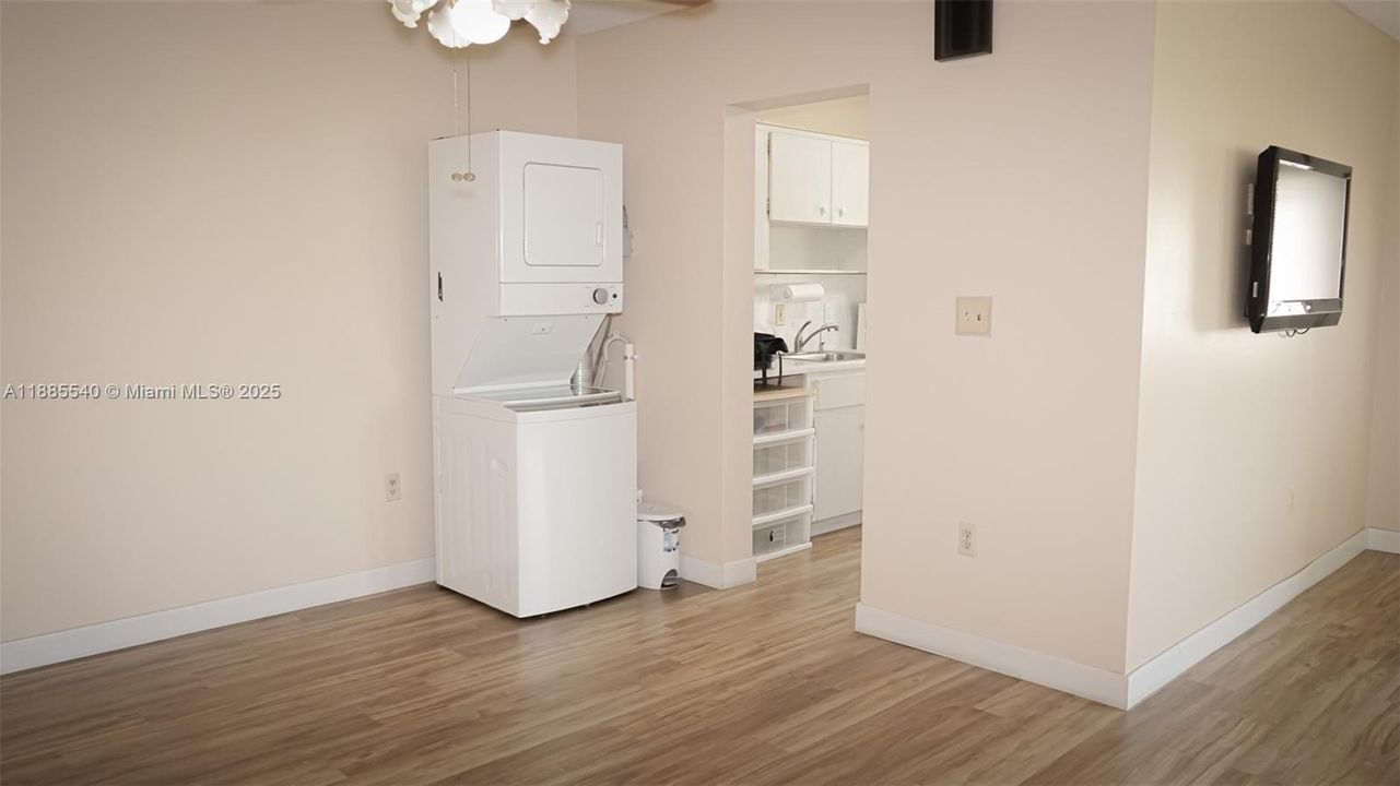 Active With Contract: $159,000 (2 beds, 2 baths, 903 Square Feet)