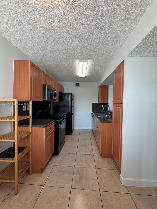 Recently Rented: $2,450 (2 beds, 2 baths, 1128 Square Feet)