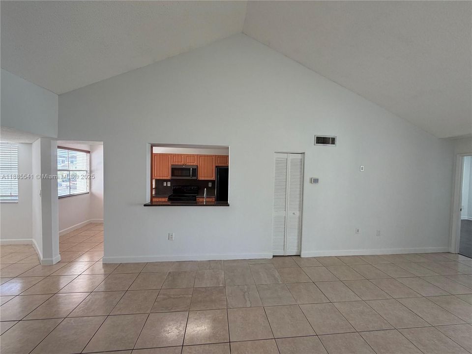 Recently Rented: $2,450 (2 beds, 2 baths, 1128 Square Feet)