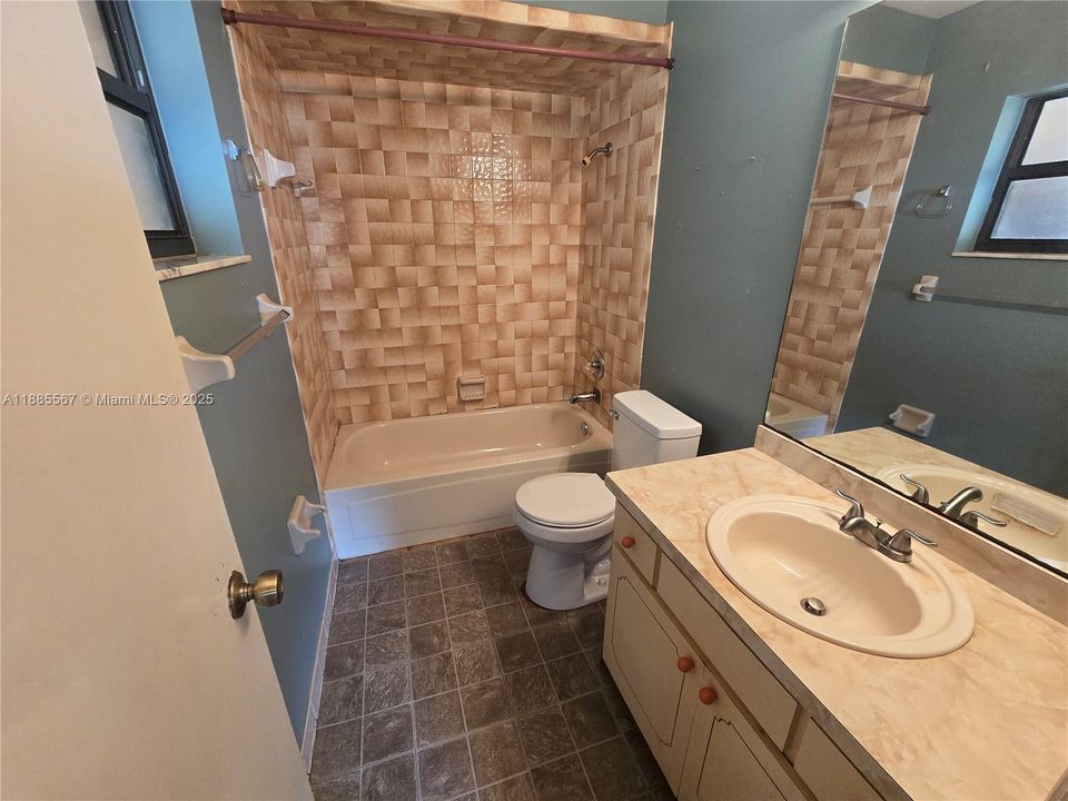 最近售出: $159,000 (3 贝兹, 2 浴室, 1764 平方英尺)