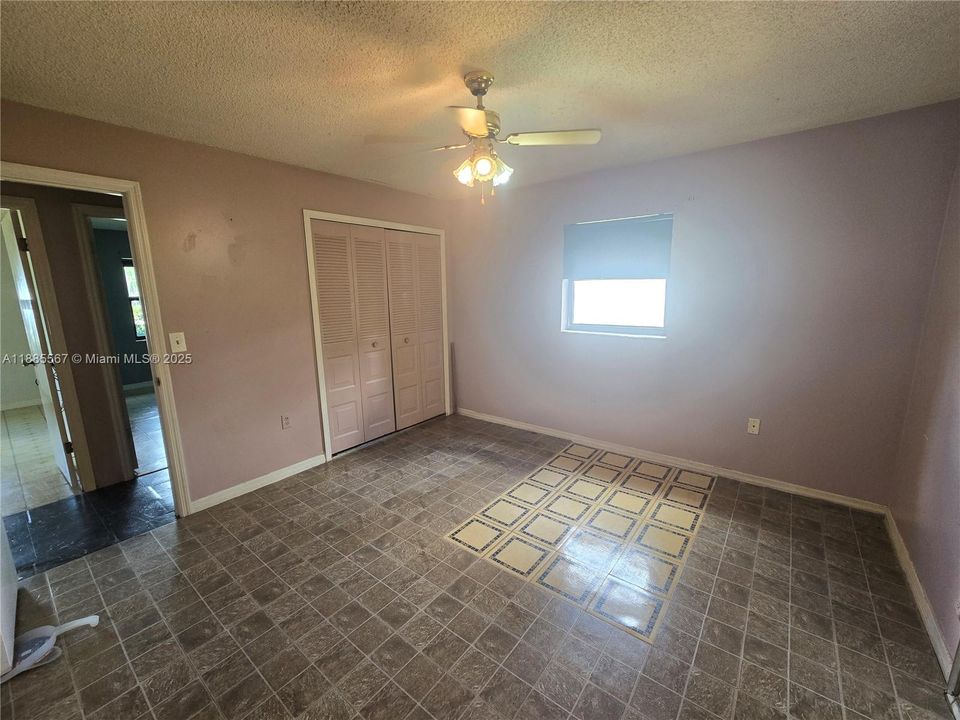 最近售出: $159,000 (3 贝兹, 2 浴室, 1764 平方英尺)