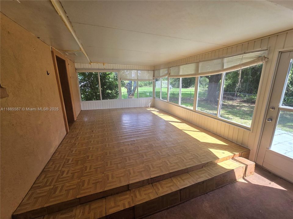 最近售出: $159,000 (3 贝兹, 2 浴室, 1764 平方英尺)