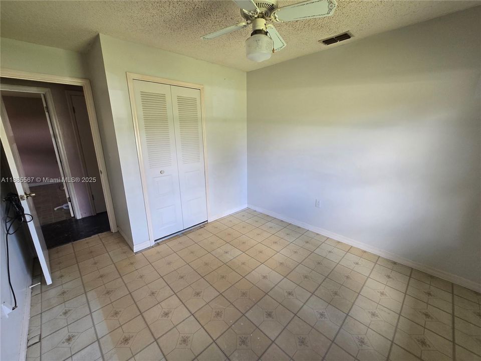 最近售出: $159,000 (3 贝兹, 2 浴室, 1764 平方英尺)