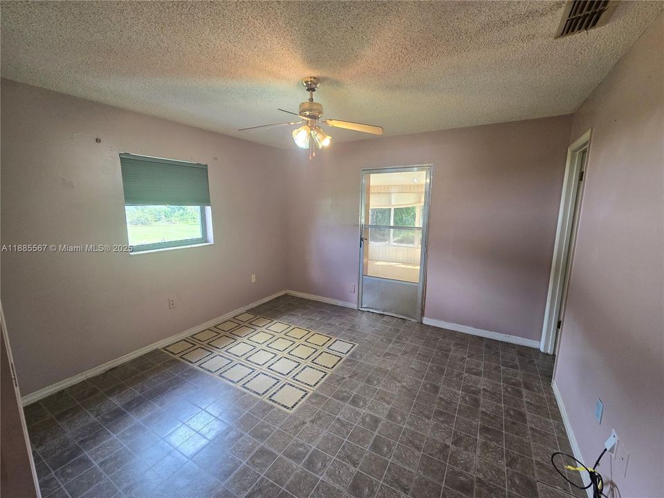 最近售出: $159,000 (3 贝兹, 2 浴室, 1764 平方英尺)