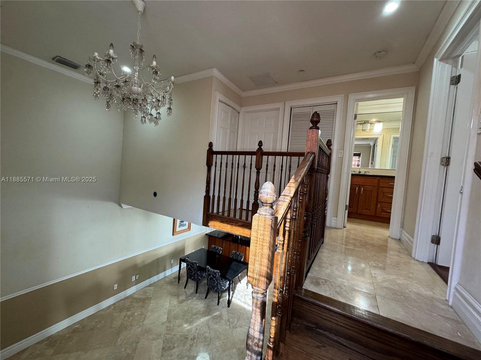 For Sale: $468,900 (3 beds, 2 baths, 1156 Square Feet)