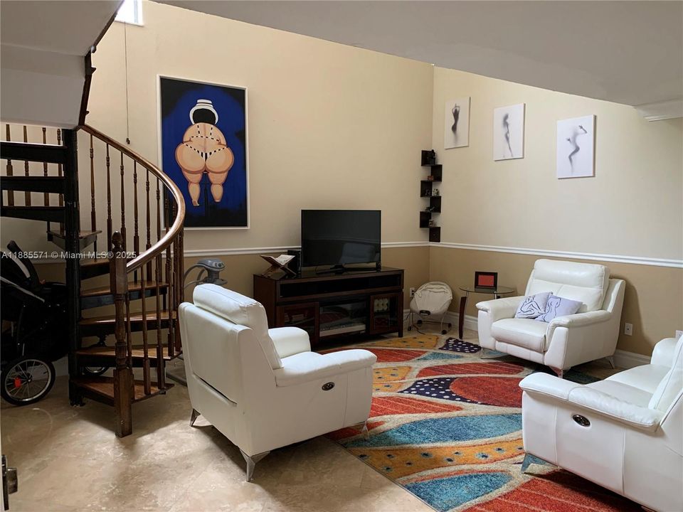 For Sale: $468,900 (3 beds, 2 baths, 1156 Square Feet)