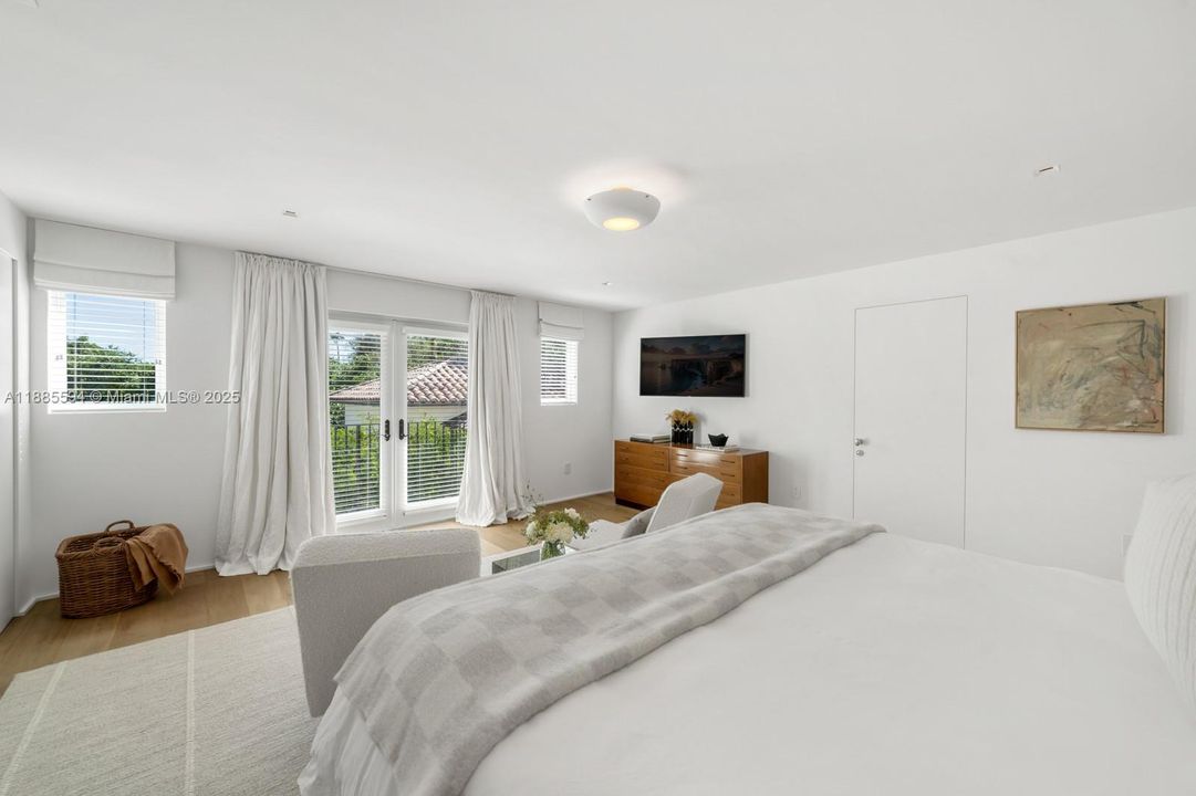 For Sale: $32,000,000 (9 beds, 7 baths, 10286 Square Feet)