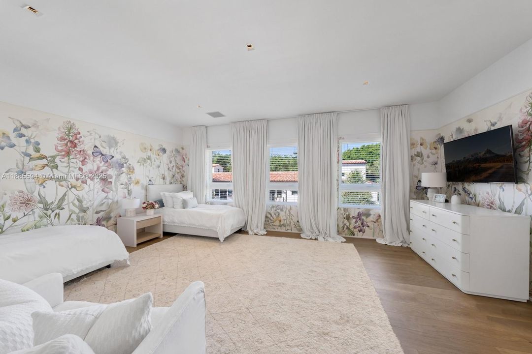 For Sale: $32,000,000 (9 beds, 7 baths, 10286 Square Feet)