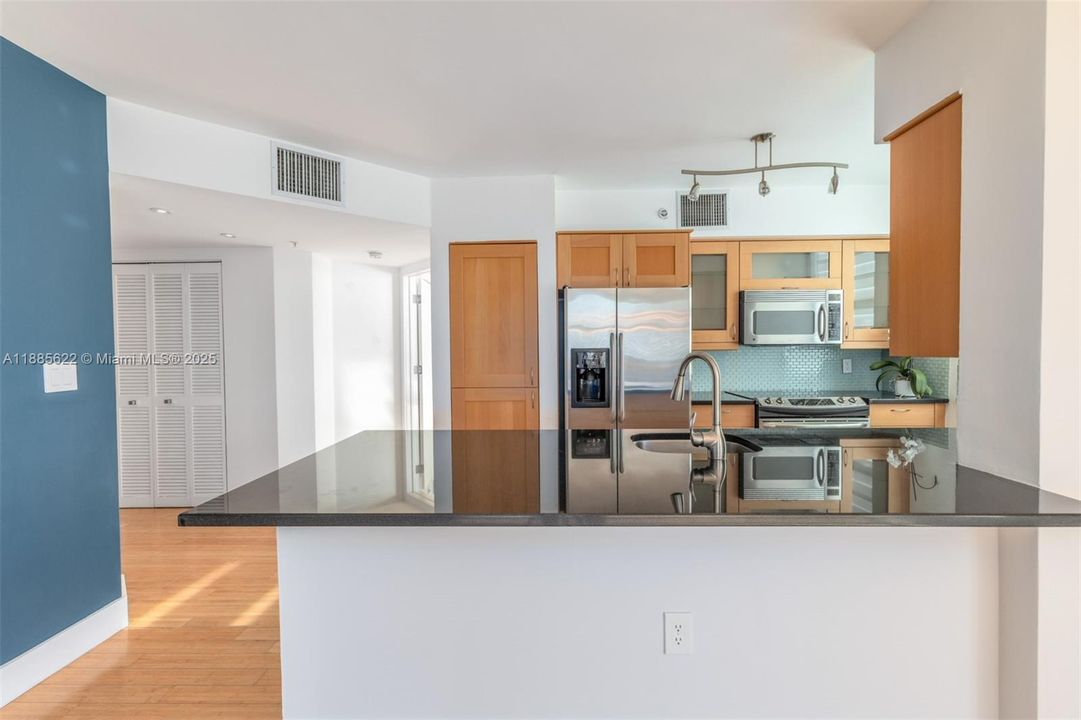 Recently Sold: $1,550,000 (2 beds, 2 baths, 1130 Square Feet)