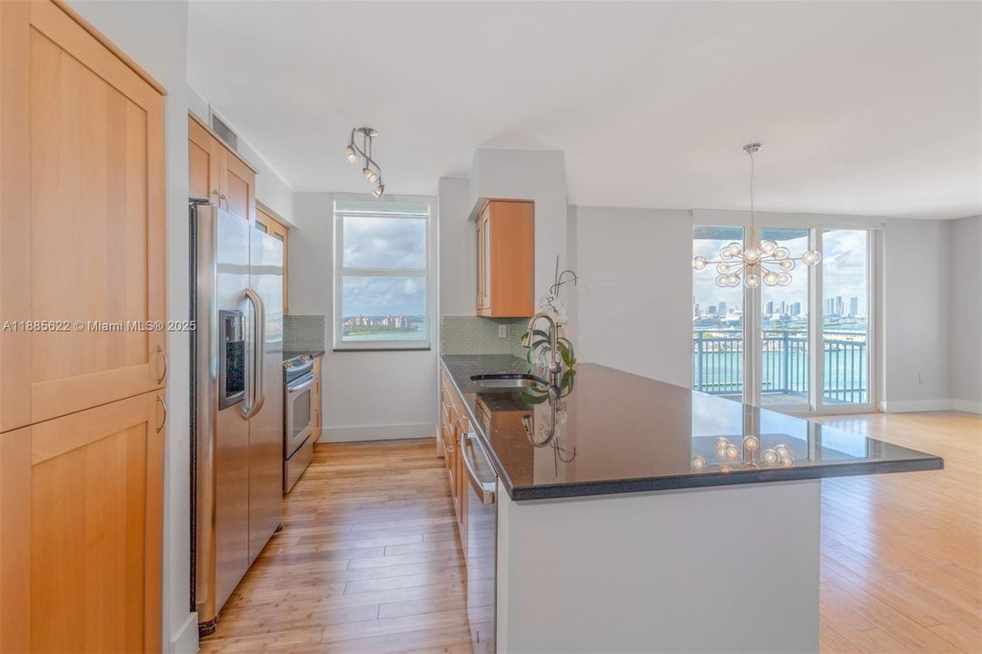 Recently Sold: $1,550,000 (2 beds, 2 baths, 1130 Square Feet)
