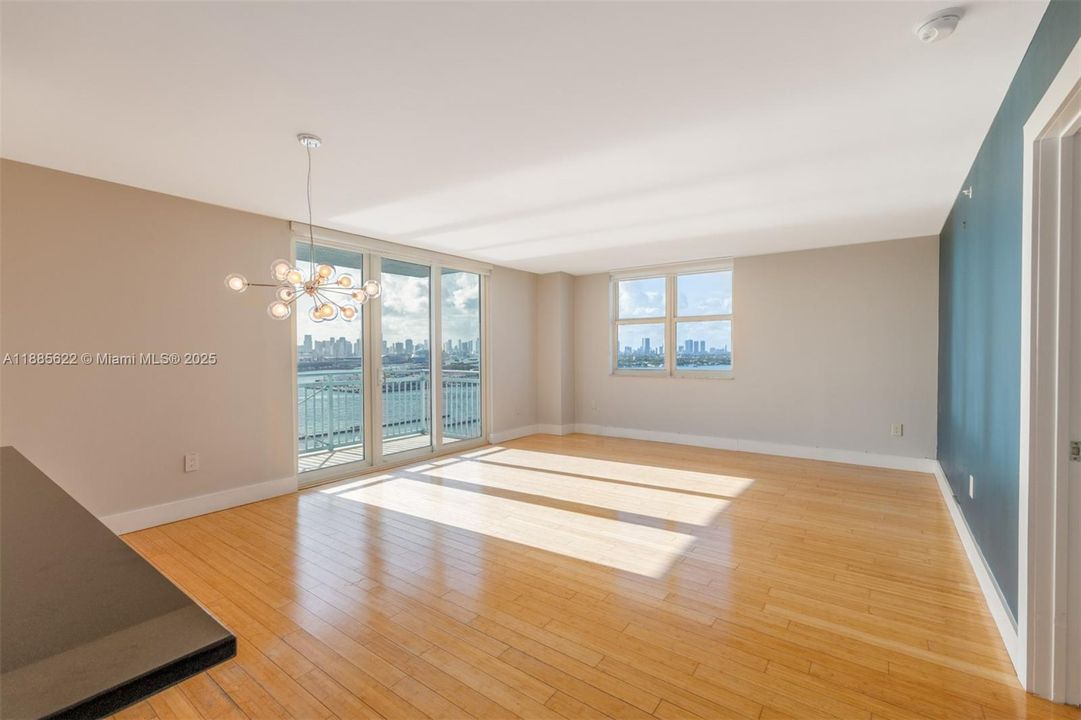 Recently Sold: $1,550,000 (2 beds, 2 baths, 1130 Square Feet)