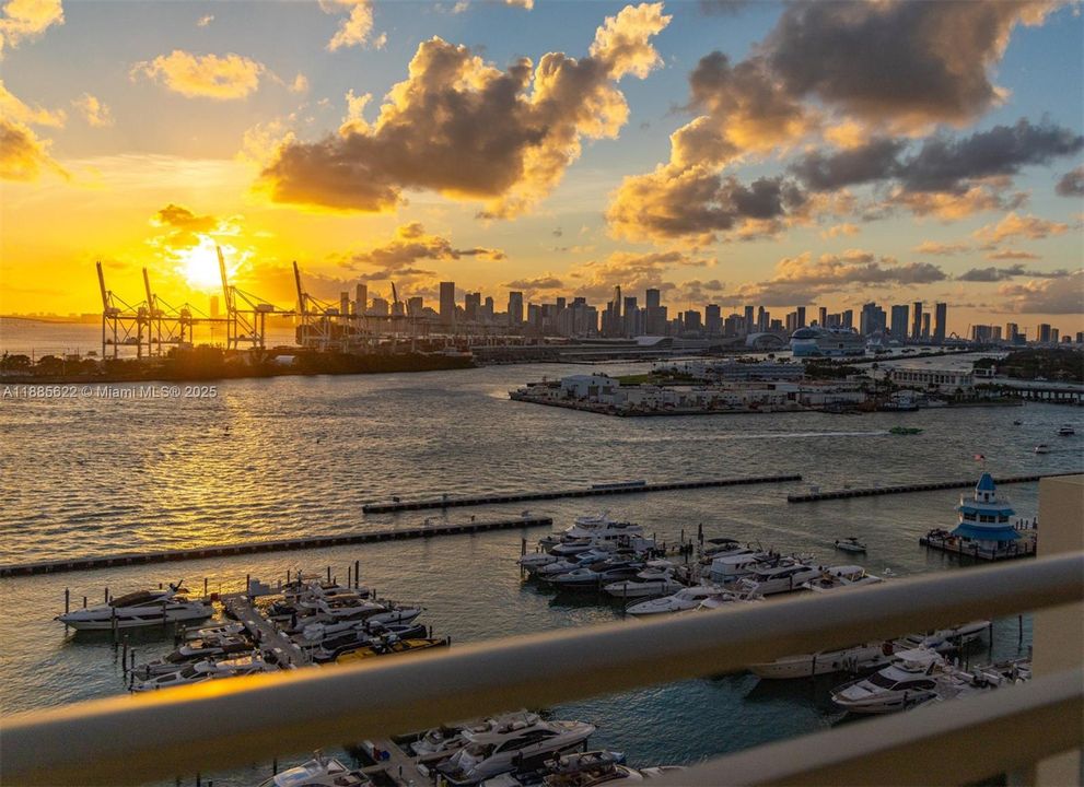 Recently Sold: $1,550,000 (2 beds, 2 baths, 1130 Square Feet)