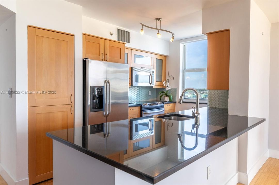 Recently Sold: $1,550,000 (2 beds, 2 baths, 1130 Square Feet)