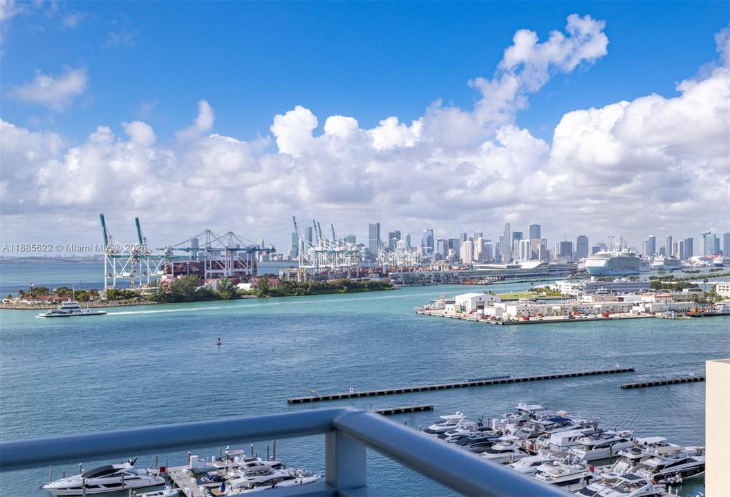 Recently Sold: $1,550,000 (2 beds, 2 baths, 1130 Square Feet)