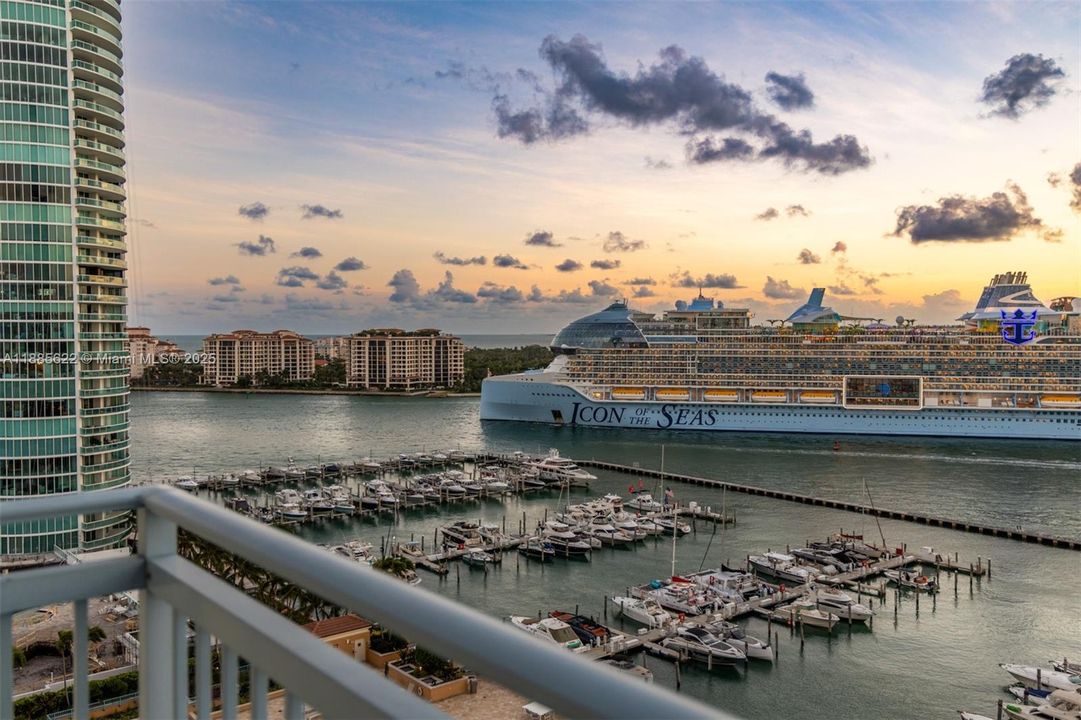 Recently Sold: $1,550,000 (2 beds, 2 baths, 1130 Square Feet)