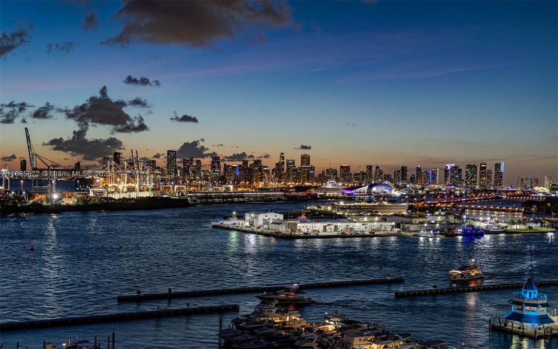 Recently Sold: $1,550,000 (2 beds, 2 baths, 1130 Square Feet)