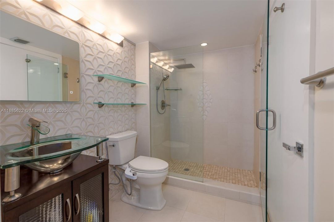 Recently Sold: $1,550,000 (2 beds, 2 baths, 1130 Square Feet)