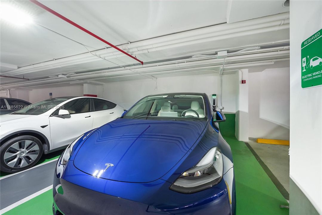 Recently Sold: $1,550,000 (2 beds, 2 baths, 1130 Square Feet)