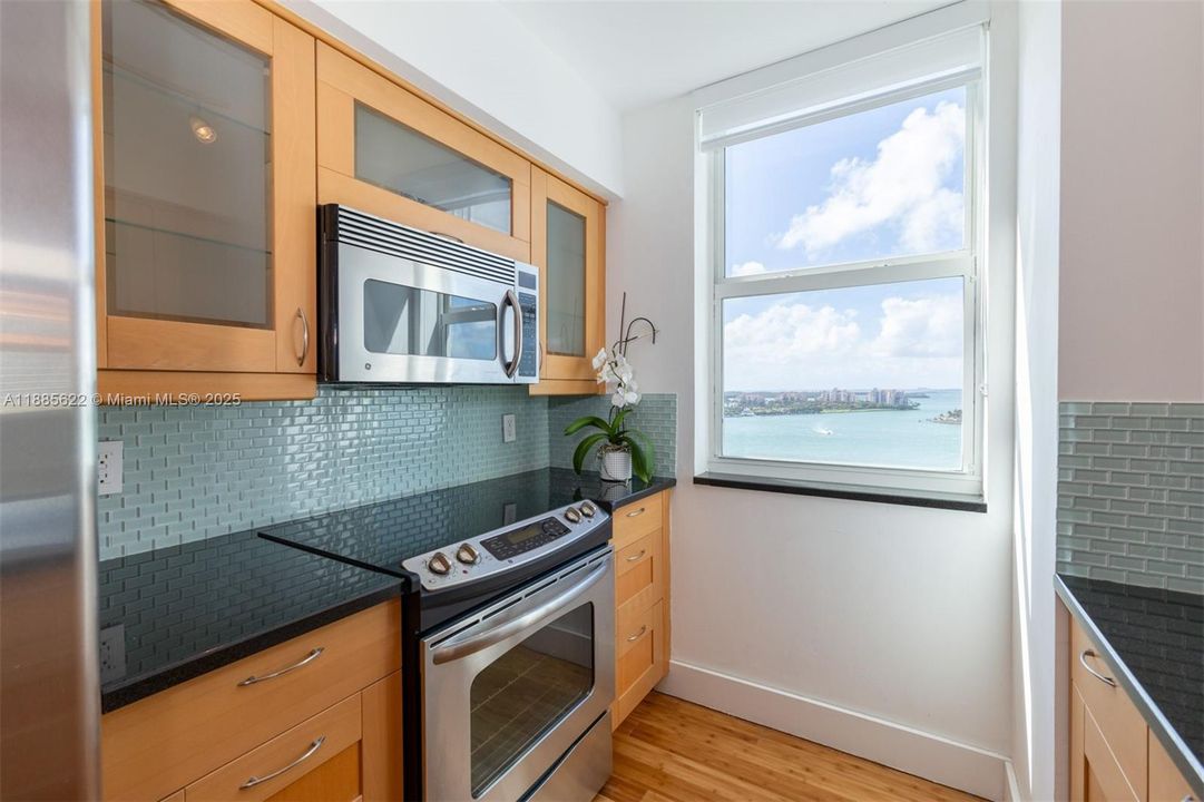 Recently Sold: $1,550,000 (2 beds, 2 baths, 1130 Square Feet)