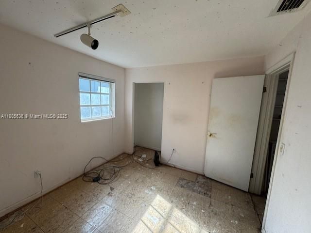 На продажу: $490,000 (0.17 acres)