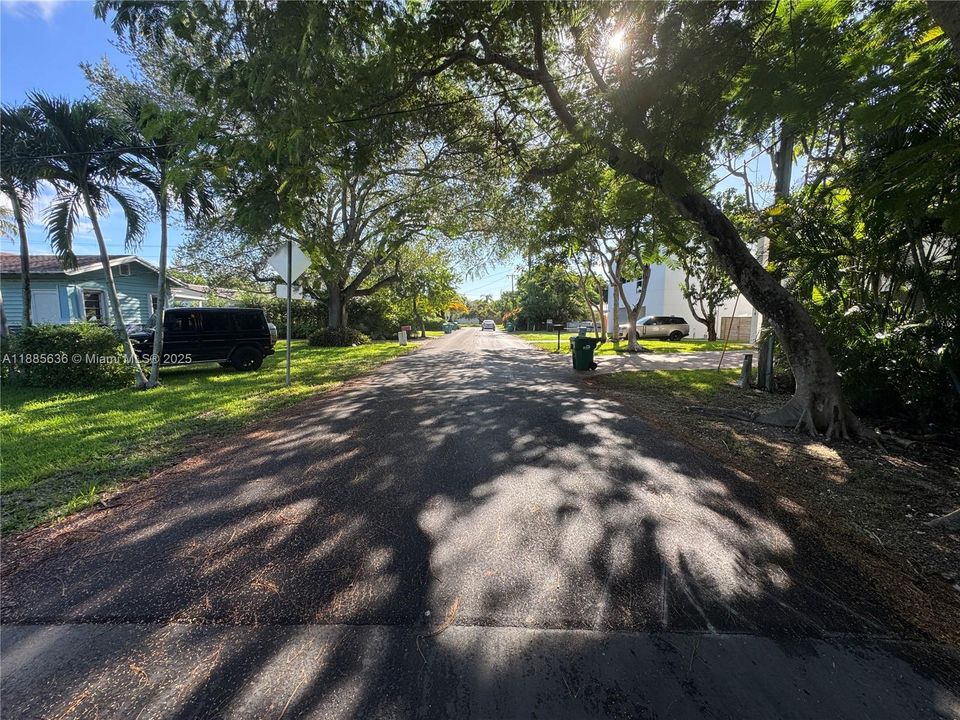 На продажу: $490,000 (0.17 acres)