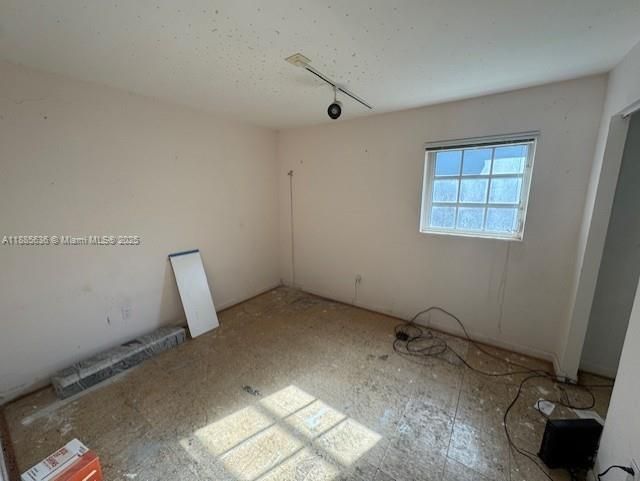 На продажу: $490,000 (0.17 acres)