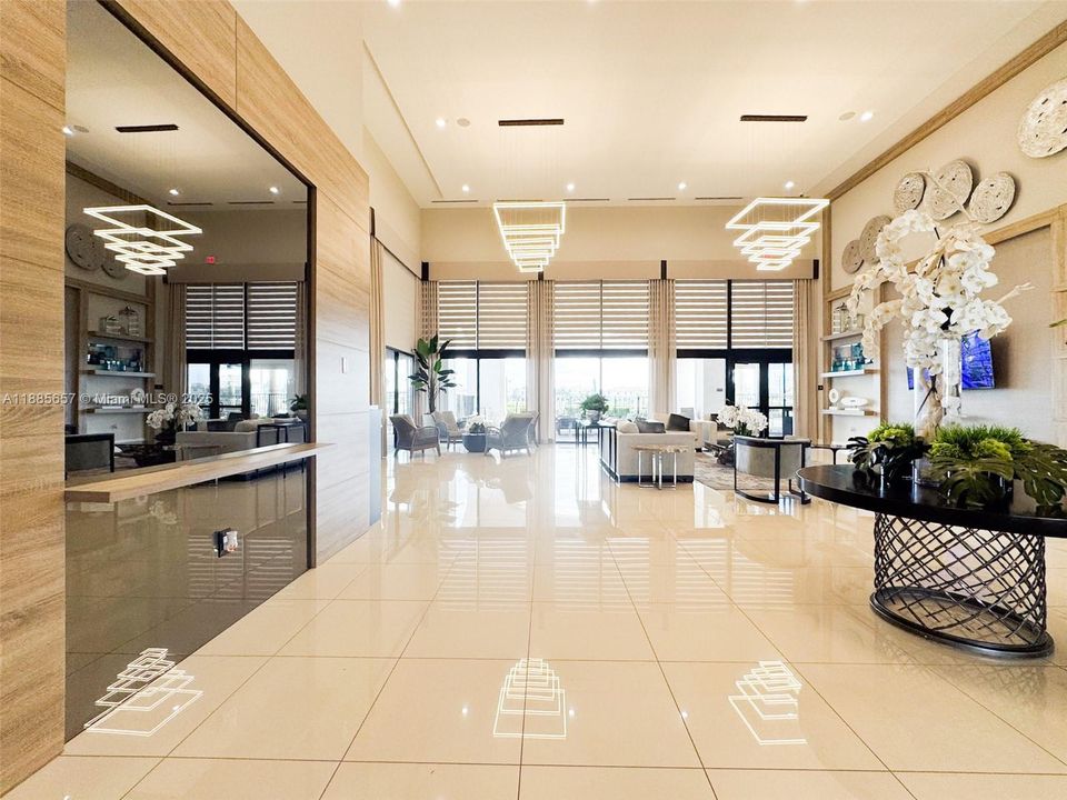 合同活跃: $3,900 (4 贝兹, 2 浴室, 1914 平方英尺)