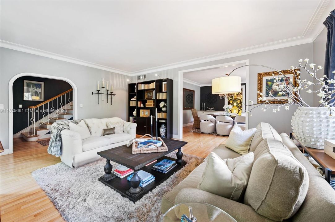 На продажу: $3,799,000 (5 спален, 3 ванн, 3690 Квадратных фут)