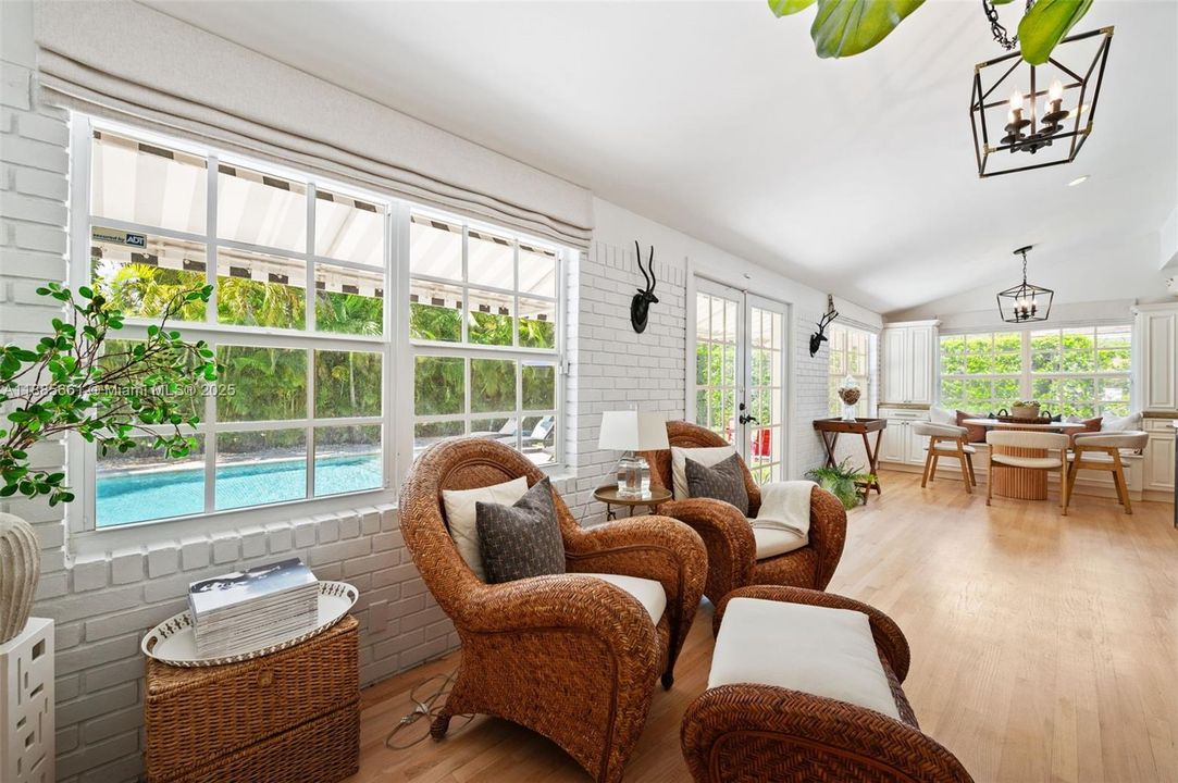 На продажу: $3,799,000 (5 спален, 3 ванн, 3690 Квадратных фут)